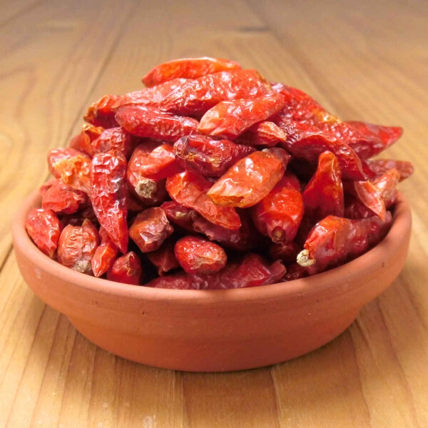 Chili Birds Eye in einer Tonschale