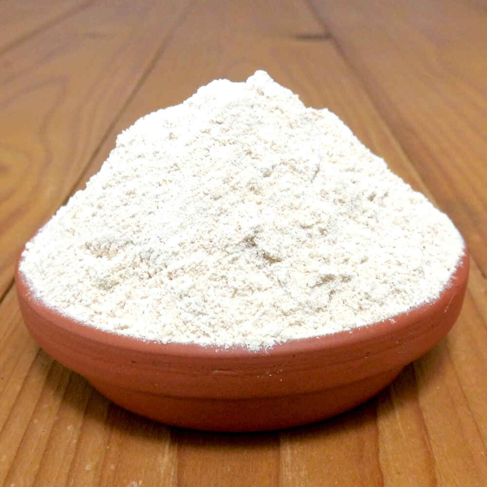 Knoblauchpulver in einer Tonschale. box